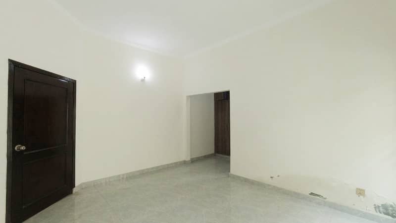 Prime Location House In LDA Avenue - Block J Sized 10 Marla Is Available 21