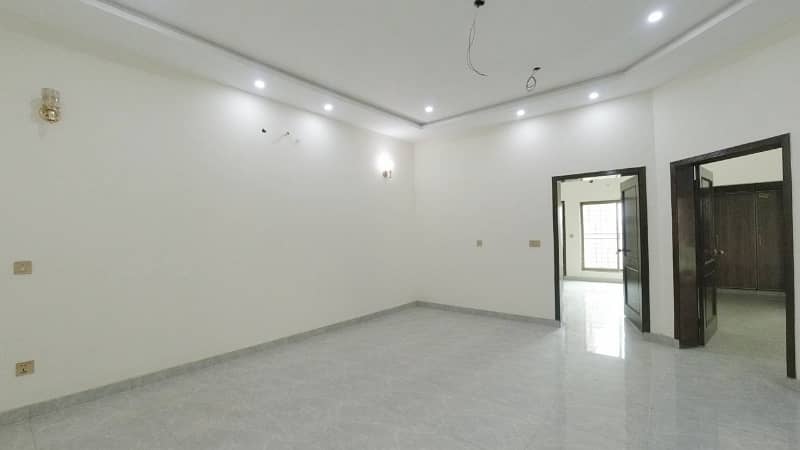 Prime Location House In LDA Avenue - Block J Sized 10 Marla Is Available 23