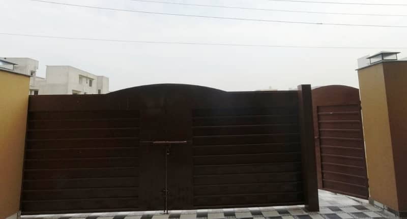 Prime Location House In LDA Avenue - Block J Sized 10 Marla Is Available 37