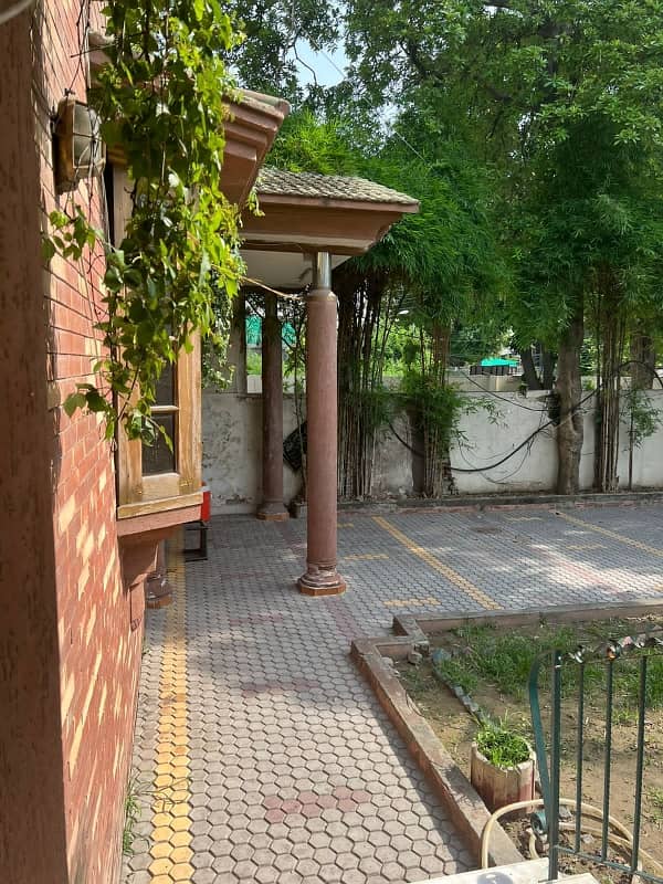 Reasonably-Priced 2 Kanal House In Gulberg 2, Lahore Is Available As Of Now 1