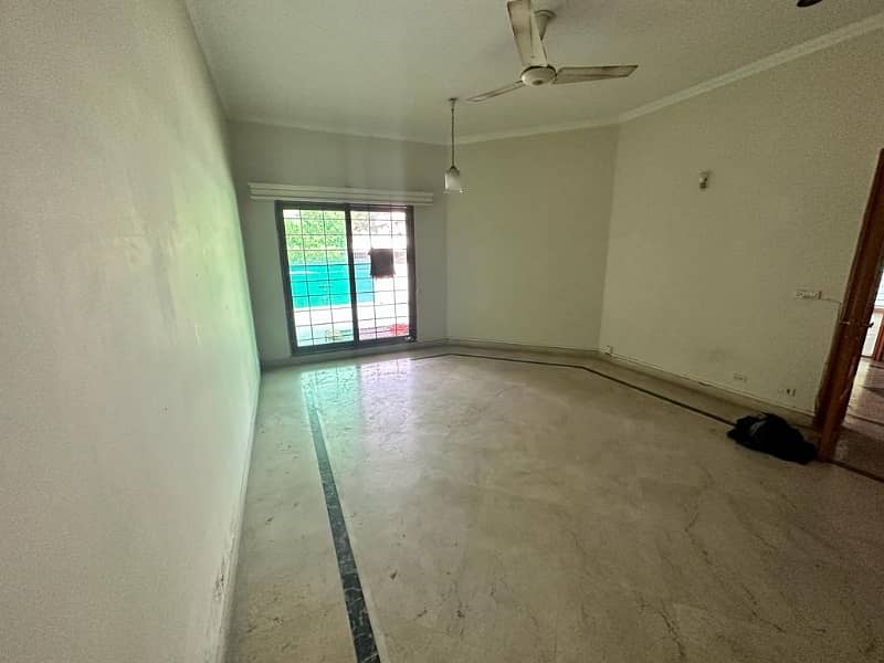 Commercial House One Kanal For Rent 7
