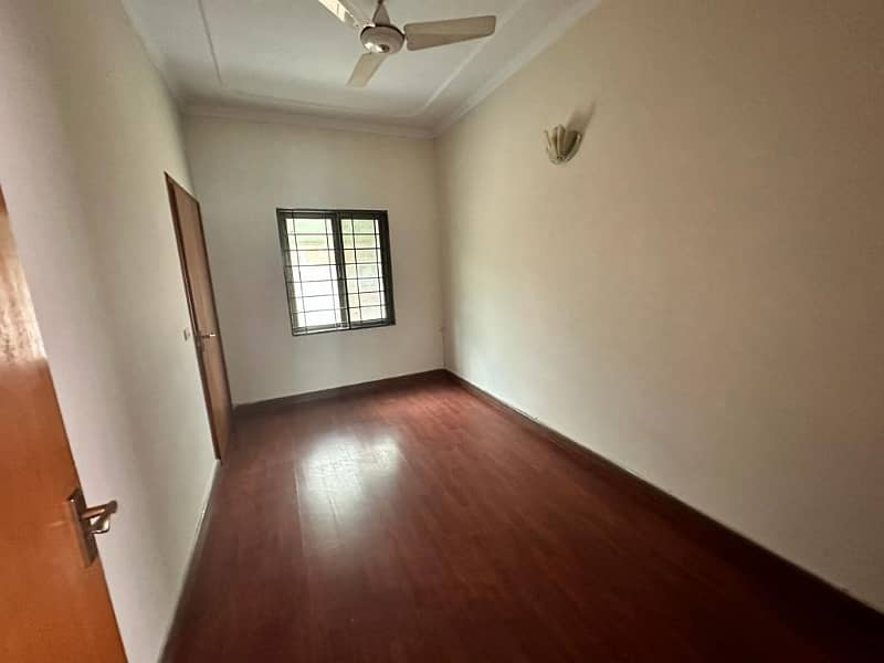 Commercial House One Kanal For Rent 15