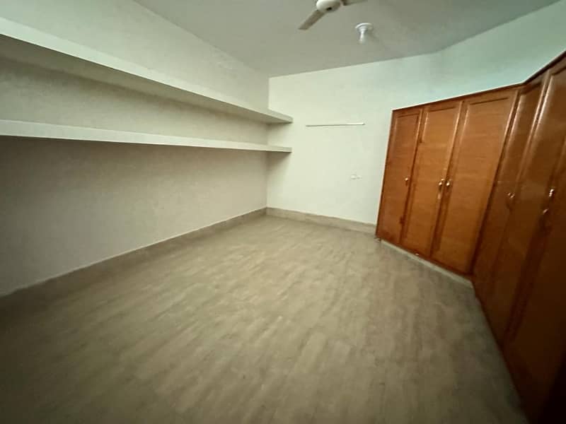 Commercial House One Kanal For Rent 21