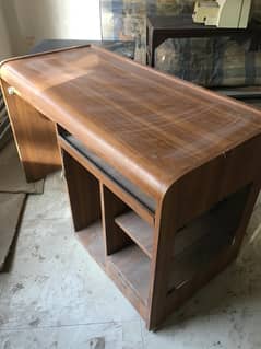 Computer or Gamaing Console Table 0