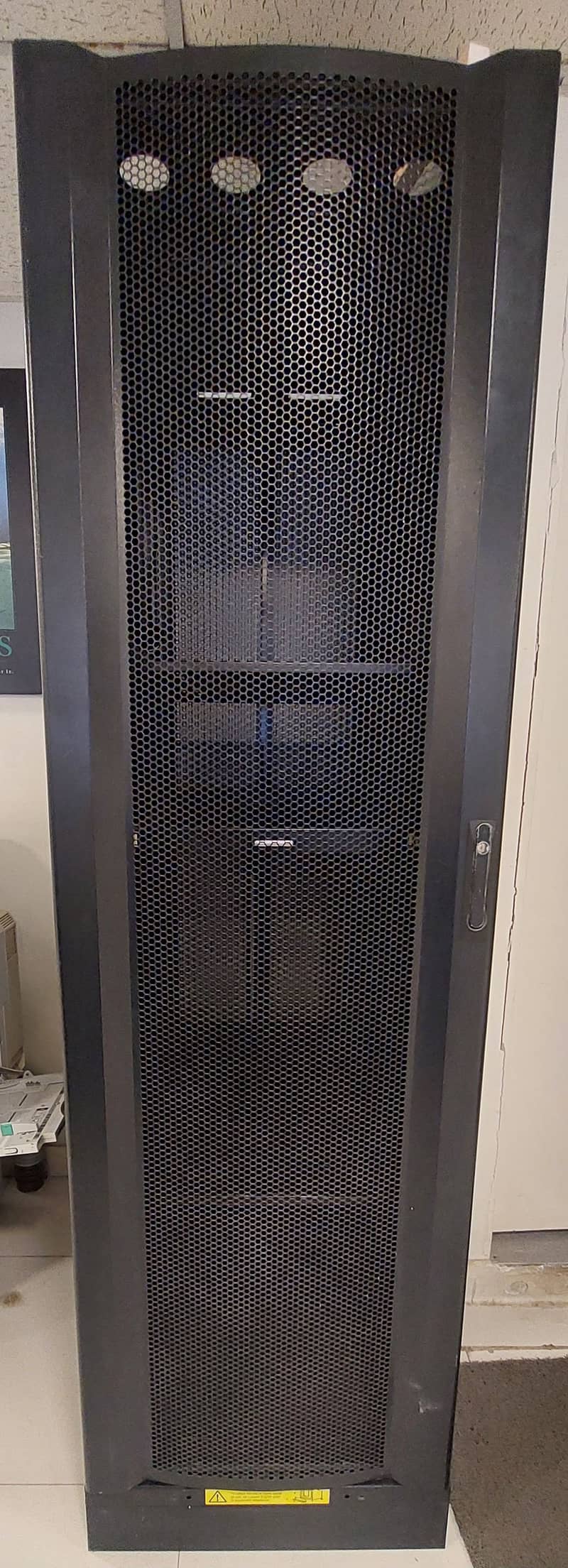 NETWORK AND SERVER RACK 0