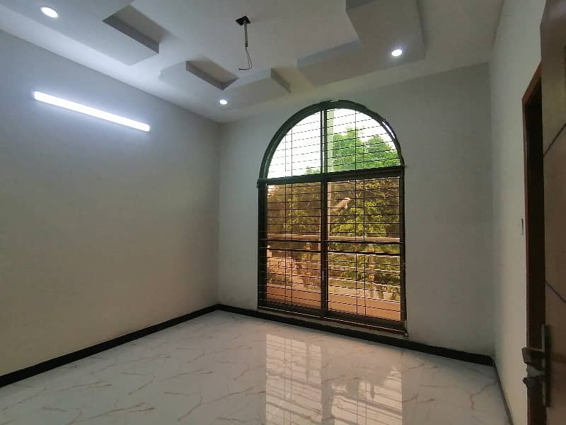 10 Marla beautiful double story House for Rent in Al Rahman garden pH 4 beautiful location 
6 beautiful bedroom with attach washroom and 2 beautiful kitchen 5