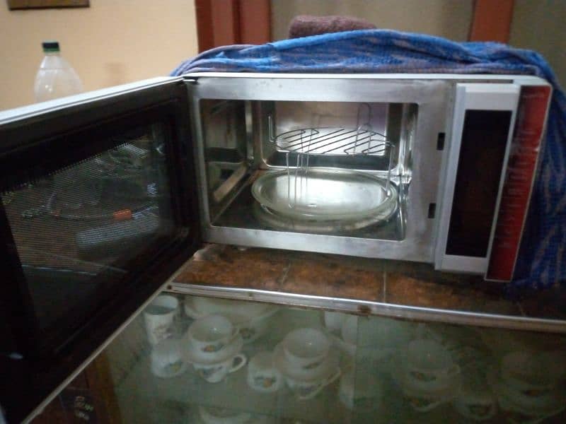 25 litter Dawlance Microwave oven 3 in 1  model 115-CHZ 2