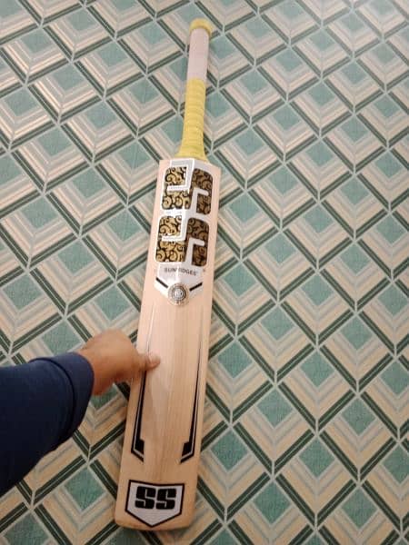 cricket bAt New hai 2. balance height feel like very light 1