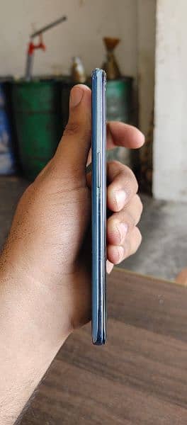 im selling OnePlus9 12/256 10/10 Condition 4