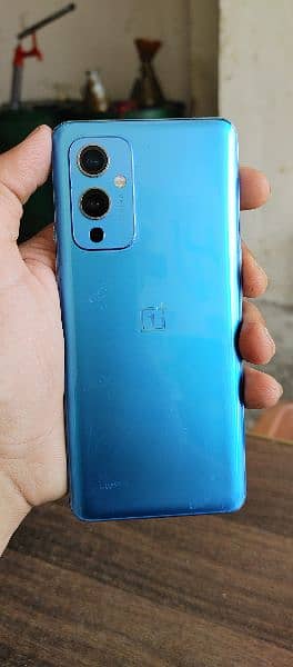 im selling OnePlus9 12/256 10/10 Condition 6