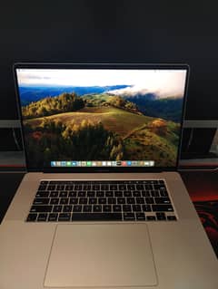 Silver MacBook Pro 2019 - 16 Inch -- 32/500 GB -- Touch bar -- Read ad