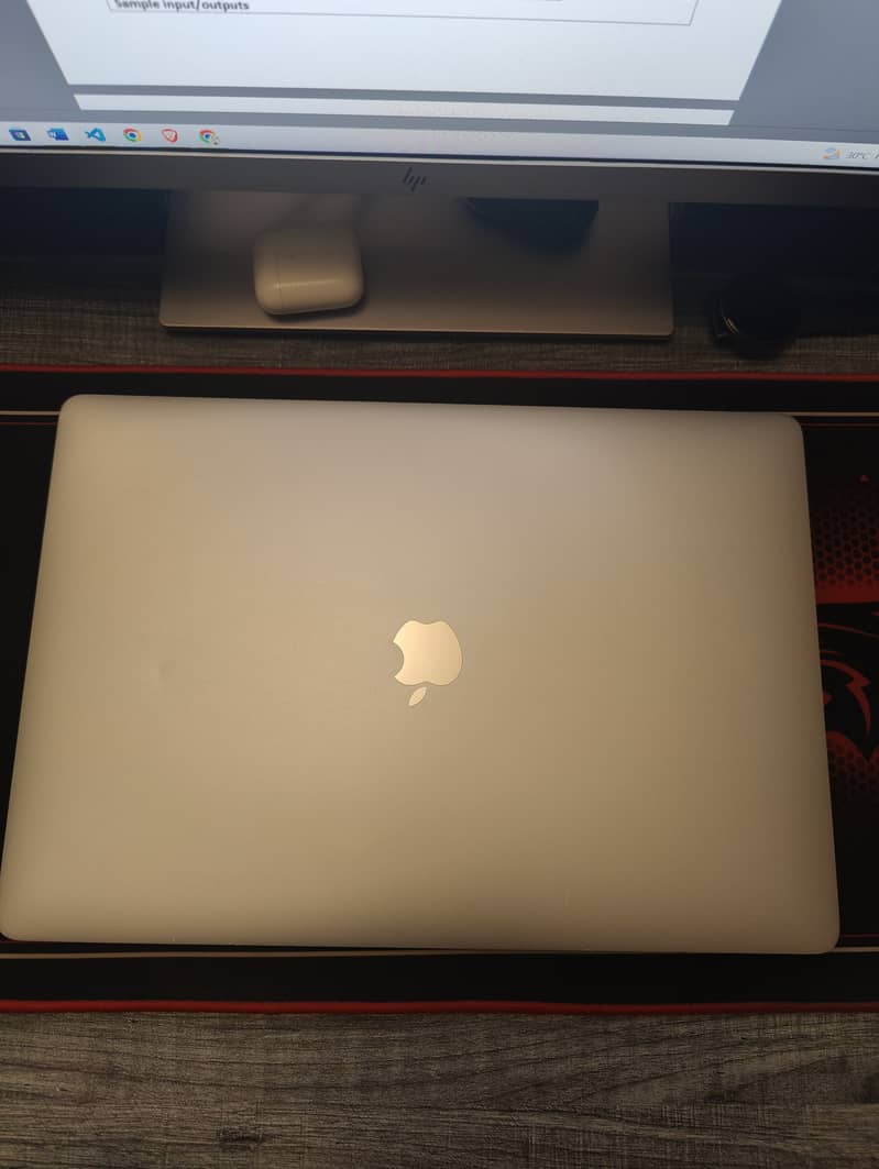 Silver MacBook Pro 2019 - 16 Inch -- 32/500 GB -- Touch bar -- Read ad 5
