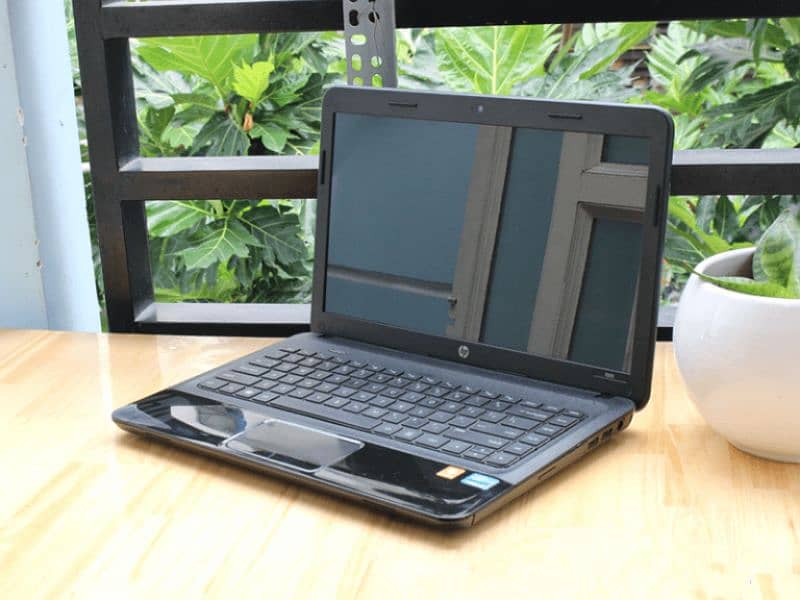 HP Black Glossy Core i5 2nd Generation(Ram 8GB + Hard 320GB)14 Display 1