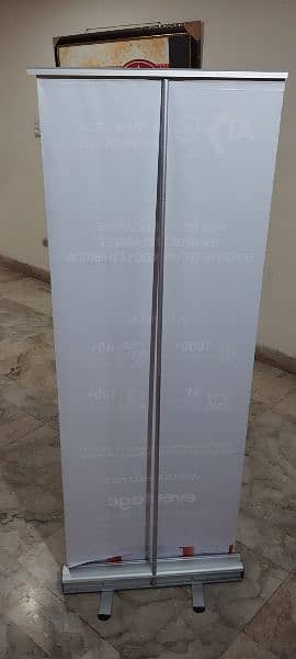 Roll Up Standee 3000 1