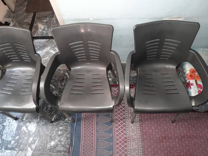 Plastic chairs for sale 2