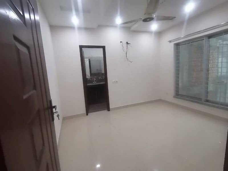 one bed room tv lunch kichan attach bathroom non furnished apartment 3