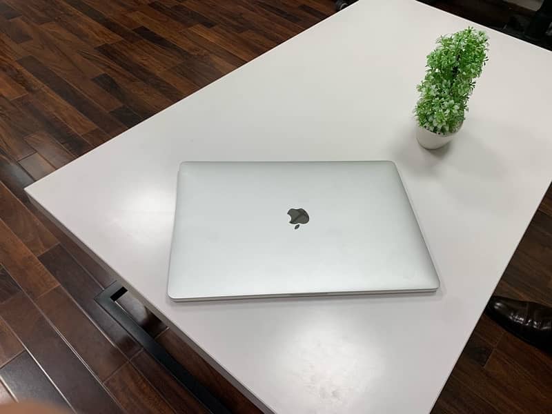 Macbook pro 15 inch  32 / 256 2