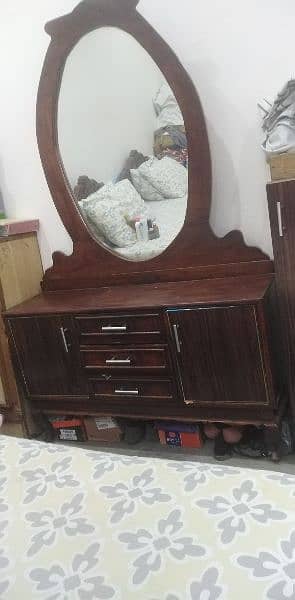 dressing table. 2