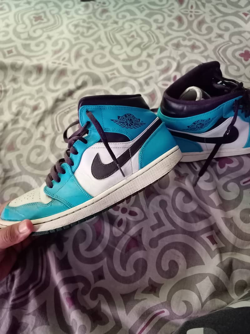 Original Jordan 1 mid hornets. 5