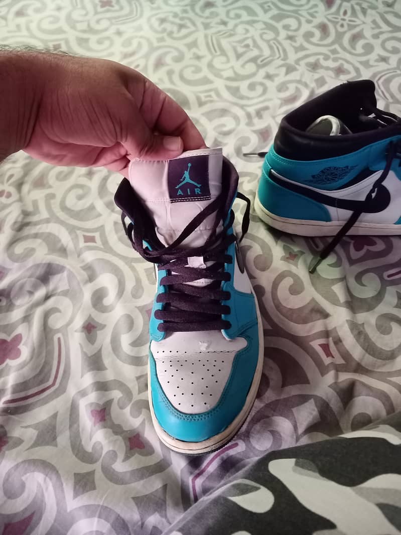 Original Jordan 1 mid hornets. 6