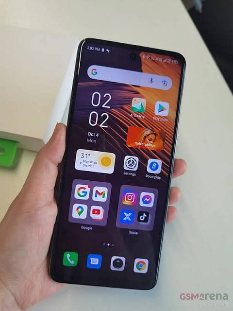 Infinix note 11 pro 8+4/128 ram room and 64 MP camera 3