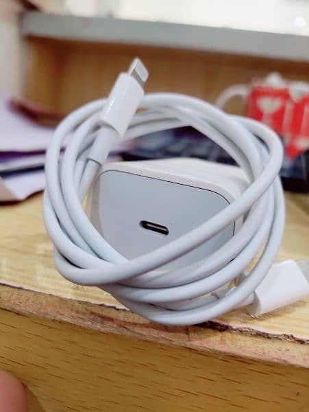 20-Watt Adapter with Cable For Iphone 1