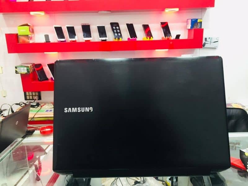 Samsung 300E Laptop 3