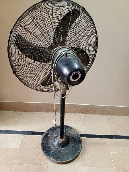 celling fan in good condition 6 month use  stand fan good condition 2