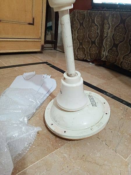 celling fan in good condition 6 month use  stand fan good condition 4