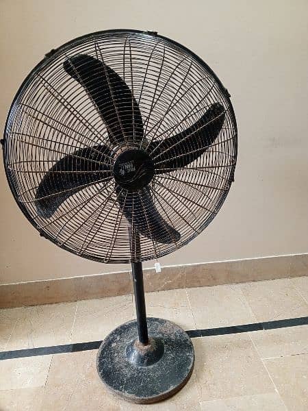 celling fan in good condition 6 month use  stand fan good condition 7