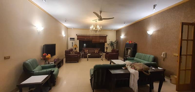 Stunning 2 Kanal Residence with 5 Bedrooms in Model Town 15