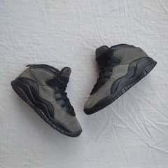 Air Jordan 10 Retro Shadow
Sneakers/Shoes (Size EUR 40)