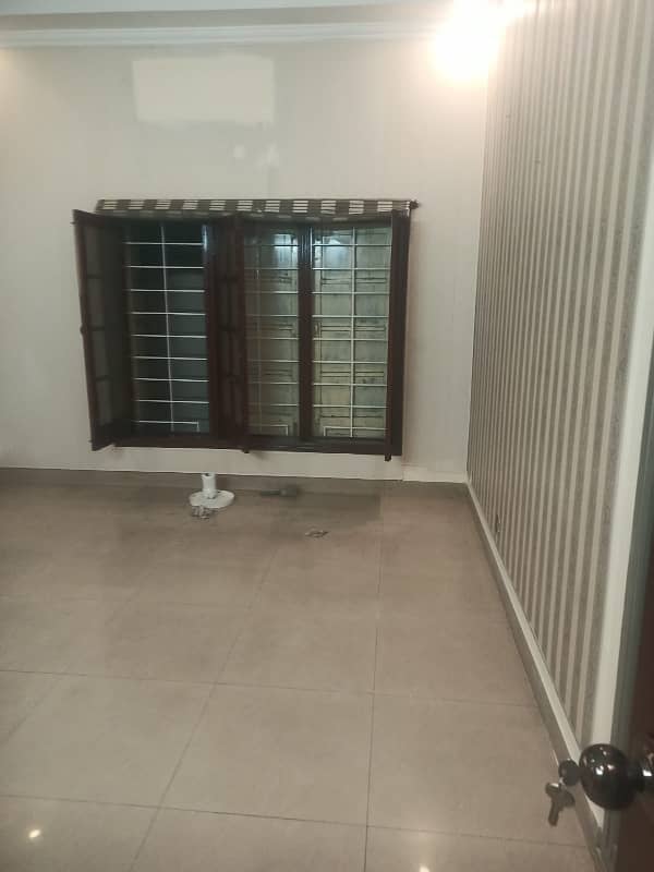 1 KANAL HOUSE IS AVAILABLE FOR RENT IN GULBERG 7