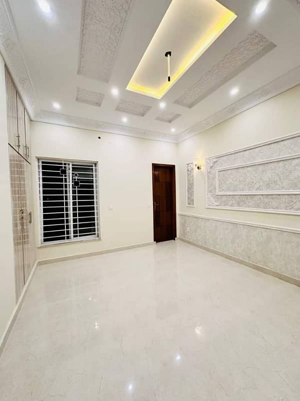 2.5 KANAL HOUSE IS AVAILABLE FOR SALE IN GULBERG 2