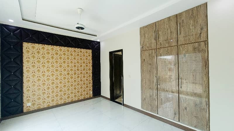 Affordable Prime Location House Available For Sale In DHA Phase 5 Block D 19
