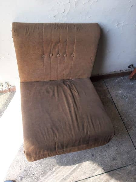 sofa and chair 0