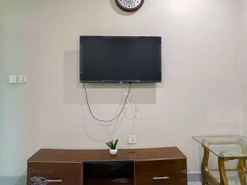 Flat available for rent in Iqbal block bahria town lahore 5