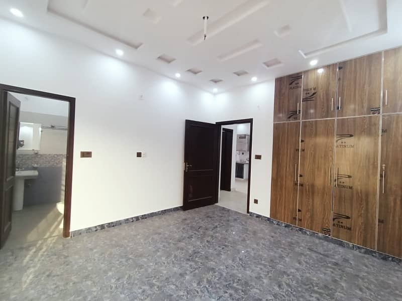 Prime Location In Faisal Town House Sized 20 Marla For sale 5