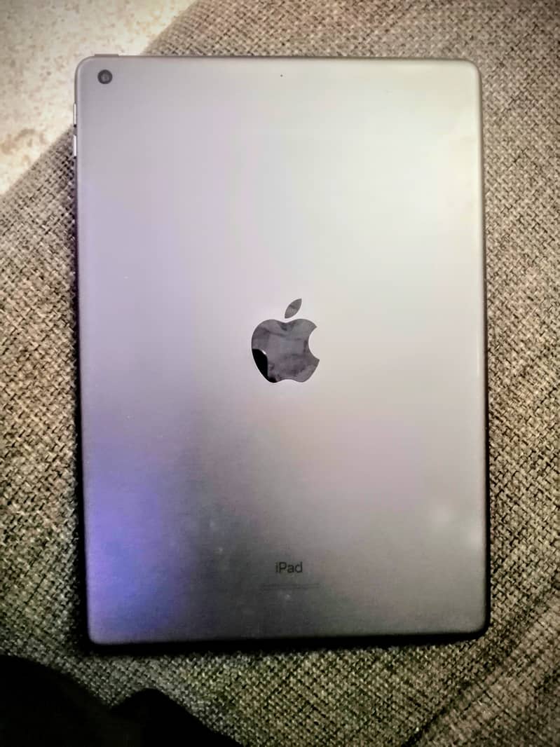 Apple iPad 32GB (7th Generation) 4