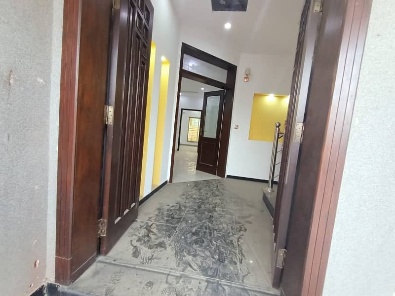 Prime Location In EME Society - Block D 20 Marla House For sale 5