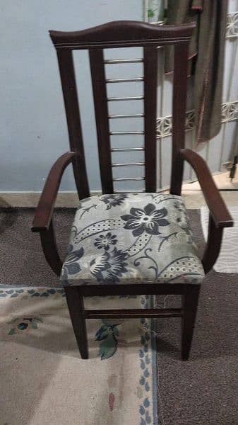 Wooden Chairs in Extream Good Condition 3