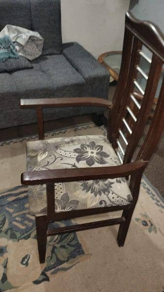 Wooden Chairs in Extream Good Condition 5