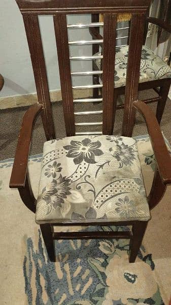 Wooden Chairs in Extream Good Condition 6