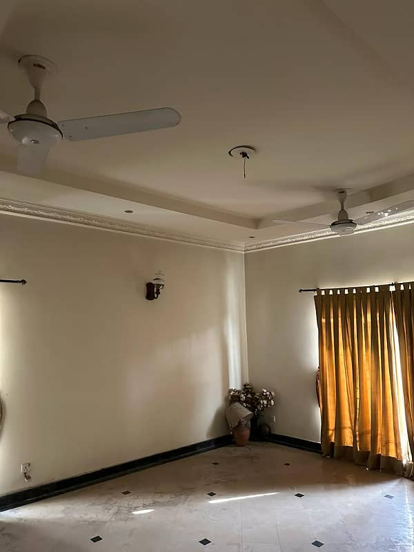 1 Kanal HOUSE FOR SALE Near Park And Main Road 11