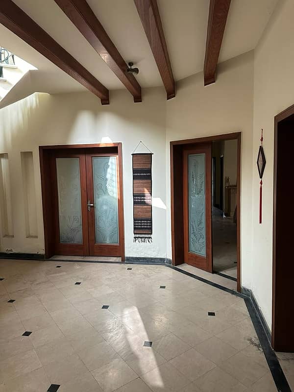 1 Kanal HOUSE FOR SALE Near Park And Main Road 0