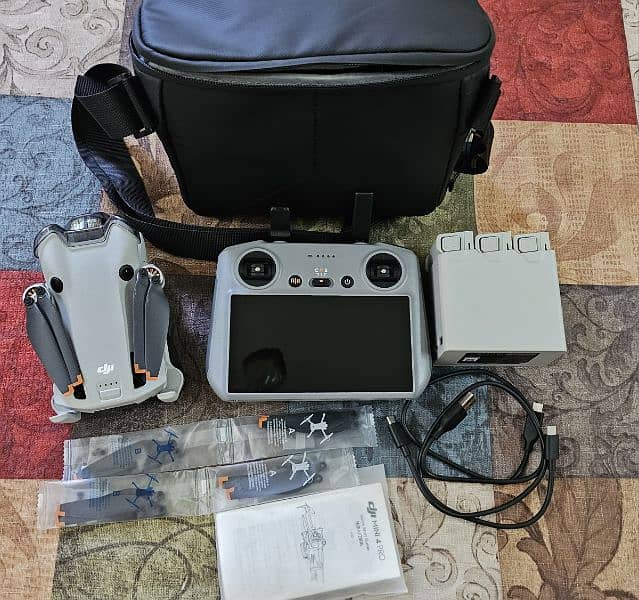 DJI Mini 4 Pro Combo Plus Drone Like New 4