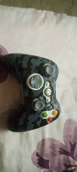 Xbox 360 with 2 controller and 7 games installed 2