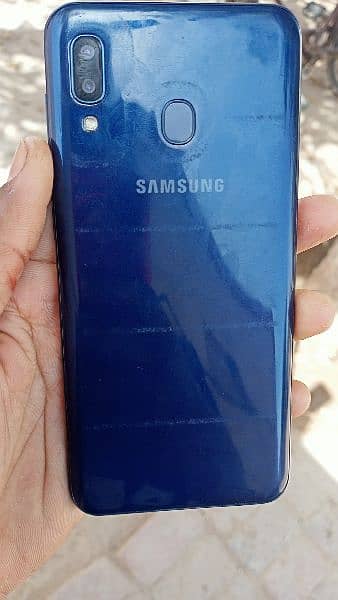 Samsung Galaxy A20 1