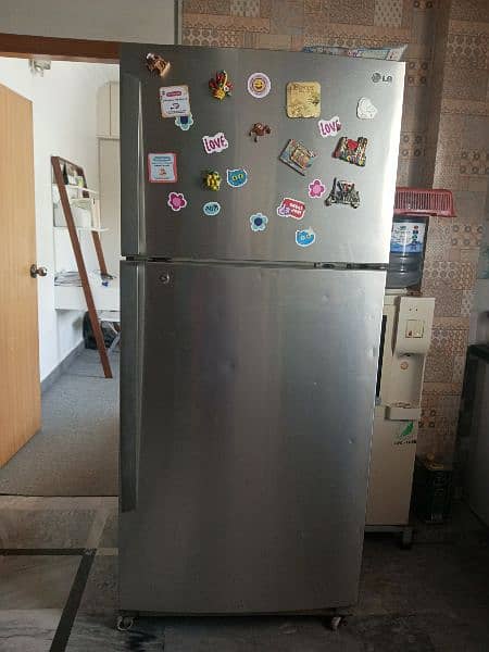 LG refrigerator 18 cubic feet 1