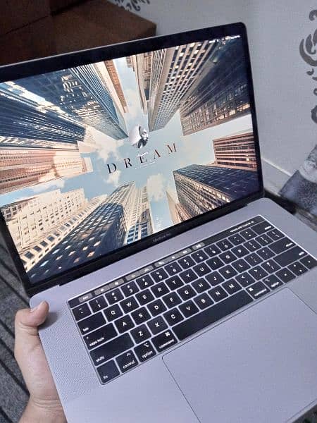 MacBook Pro 2018 15" | Best for Graphic Designers 2